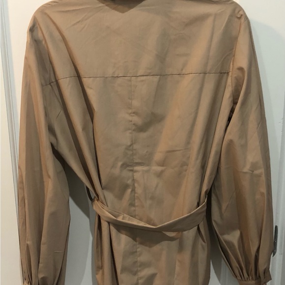 Tov Los Angeles Button Down Pleated Sleeve Beige Belted Shirt - Picture 5 of 6